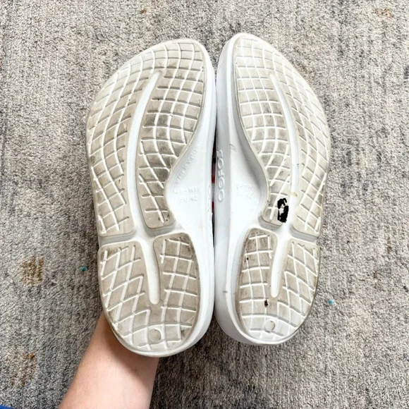 OOFOS OOahh Limited Edition Cherry Blossom White Floral Sandals M9/W11 Recovery - Picture 4 of 6